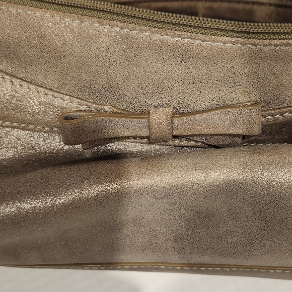 Sondra Roberts Bronze Metallic Bow detail purse Suede Fringe Thick strap - Picture 8 of 8